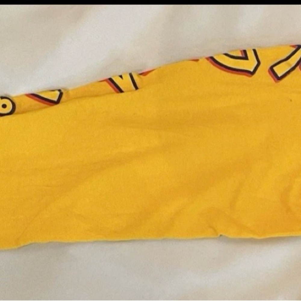 Pacman VTG Style Arcade TShirt Yellow Mens Small Graphic Print Front and Sleeves - Picture 3 of 10